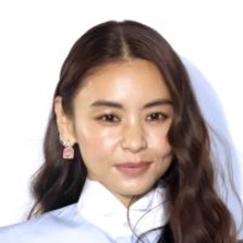 滝沢眞規子、広々リビングを公開　木のように大きな植物がド～ン！「ホテルエントランスみたい」「素敵空間」と反響