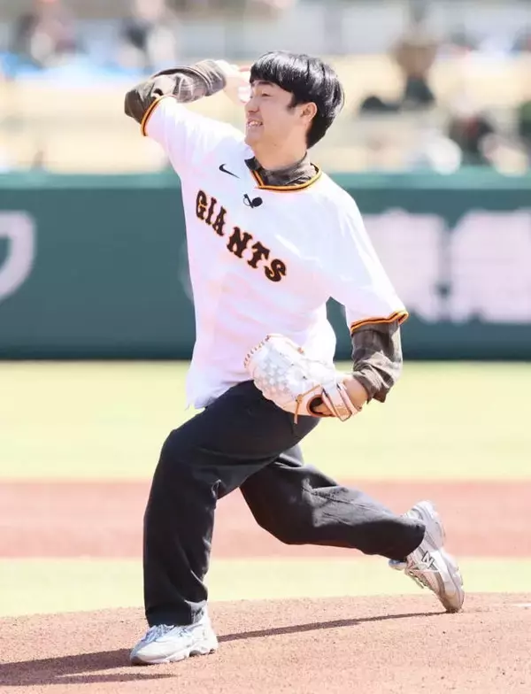 【巨人】Ｍ１王者「たくろう」が１０日ヤクルト戦に登場！ファーストピッチ ＆スペシャル漫才披露