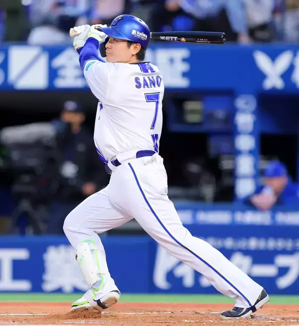 【ＤｅＮＡ】佐野恵太が先制の２点適時打「初球から積極的にいこうと思っていました。先制点が取れて嬉しいです」初回に打者９人で一挙４得点