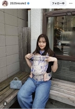 第１子出産の藤田ニコルがオシャレ抱っこ紐で魅せる！ママさんコーデが話題「お母さんだなんて思えない」