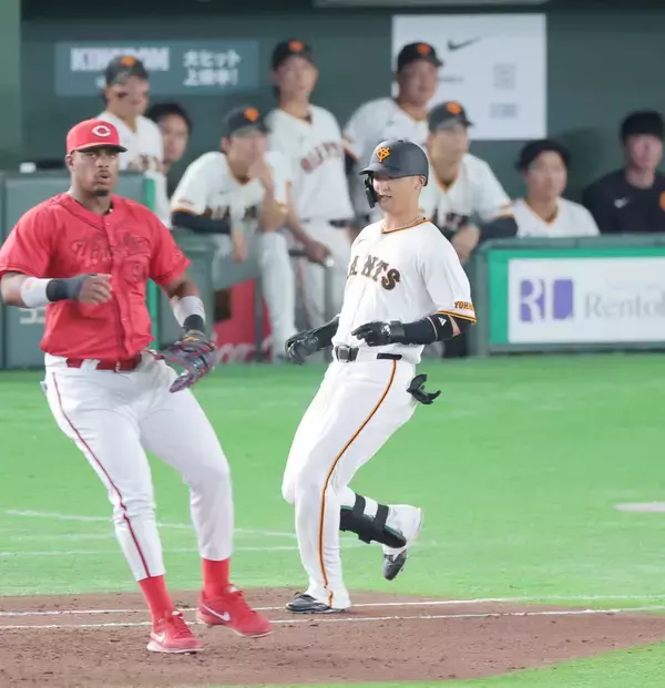 【巨人】４回の攻撃で出塁後に急きょ交代の吉川尚輝　橋上監督代行は「下半身の違和感がありましたので交代になりました」
