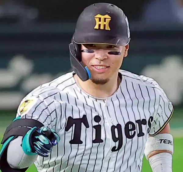 【球宴】佐藤輝明が衝撃の天井直撃の二飛　虎主砲の一打に東京Ｄの観客どよめき　初回は特大先制ソロ　ホームランダービーでも決勝進出の主役