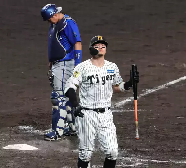 【阪神】佐藤輝明、今オフのメジャー挑戦は「まだ終わったばっかりなので、何も言えないです」今季最終戦は５打数２安打　３戦ぶりスタメン復帰　
