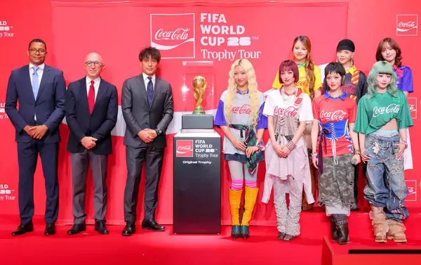 触っていいのは「国家元首」「歴代Ｗ杯優勝メンバー」のみ…サッカーＷ杯の純金製トロフィーが日本“上陸”