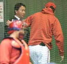 【広島】巨人編成本部参与の長野久義氏が古巣訪問…２２年まで４年間在籍　新井貴浩監督と話し込む姿も
