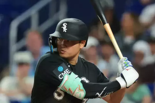 村上宗隆が本拠地デビューで中前安打　ファンから大歓声「２番・一塁」でスタメン…岡本和真とメジャー初対戦