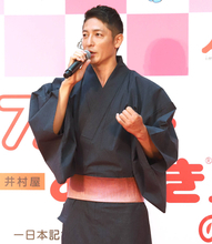 玉木宏、浴衣姿で的当てに挑戦「自然と声が出る。子どもとやっても楽しい」あずきバーのイメージキャラクター