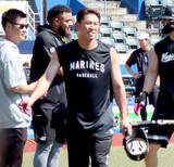 「【ロッテ】引退表明の角中勝也が「８番・ＤＨ」でスタメン　第１打席で得点につながる進塁打」の画像1