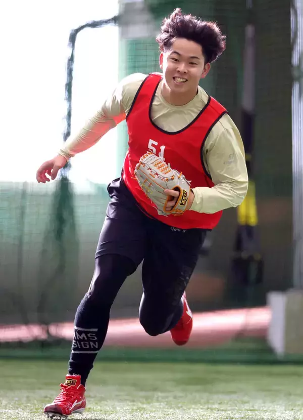 【広島】新人合同自主トレがスタート　ドラ１・平川蓮は華麗なグラブさばき披露「アピールできた」