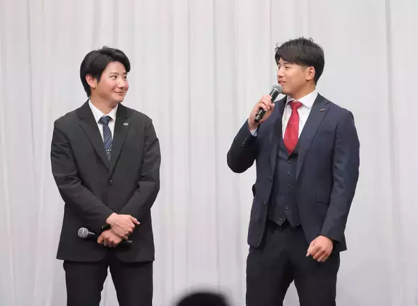 【巨人】石塚裕惺が同じくドラフト１位の竹丸にアドバイス「こういう場に慣れること」燦燦会に出席