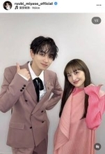 宮世琉弥「憧れの先輩」との２ショにファン感激「ビジュ良すぎて」「身長差可愛いすぎ」「推し × 推し」