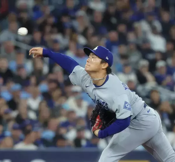山本由伸、５回まで１安打無失点６Ｋ　伝説の地・トロントで再び好投　岡本和真とはメジャー初対決