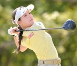２２歳の吉田鈴が１打差２位に浮上　ツアー通算４勝の姉・優利に続いて初優勝へチャンス…女子ゴルフ