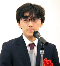 伊藤匠二冠「自分が将棋の棋士であると言えるようなところを目指して」優秀棋士賞＆九段免状手に決意新た