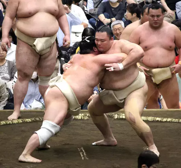 朝乃山、２日続けて１２番「昔みたいに稽古の貯金がない。巡業でいろいろ人とやっていきたい」