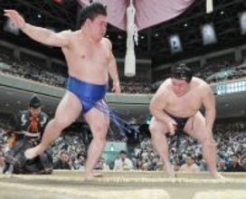 義ノ富士、新鋭対決を制して４連勝「この調子でいきたい」