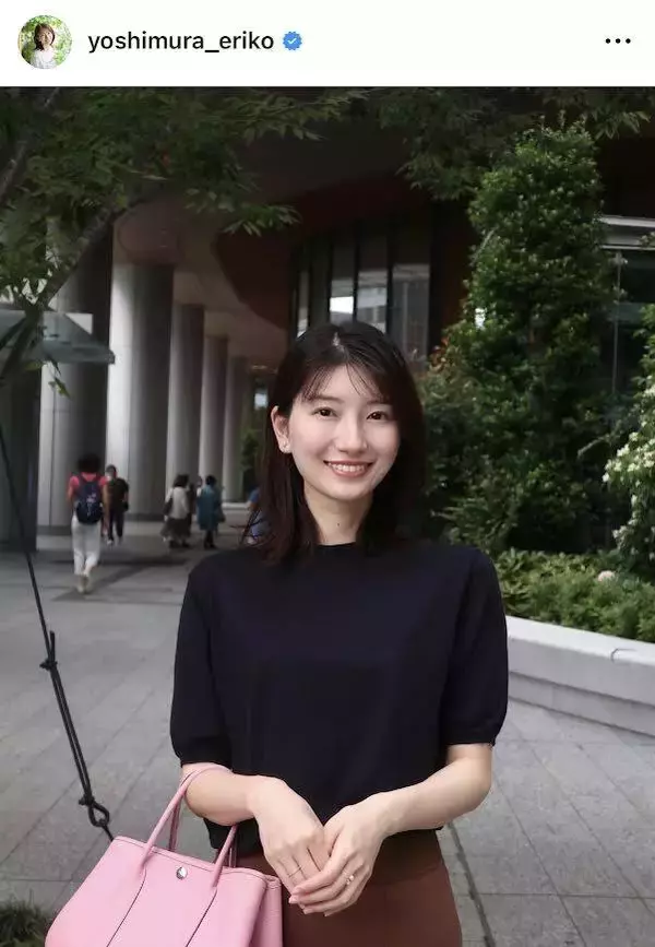 「透明感」ＴＢＳ・吉村恵里子アナ、梅雨入りの季節にしっとり紫陽花巡り「紫陽花に負けてませんね」「素敵な笑顔」