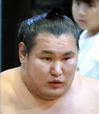 「豊昇龍が４勝目　豪ノ山に土俵際、とったりで勝利」の画像1