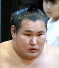 豊昇龍が４勝目　豪ノ山に土俵際、とったりで勝利