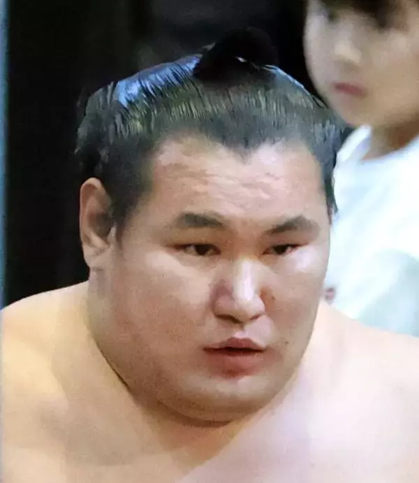 豊昇龍が４勝目　豪ノ山に土俵際、とったりで勝利