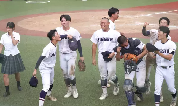 【高校野球】八王子実践が４点ビハインドの９回に６得点で日大鶴ケ丘に大逆転勝ち　２年連続８強入り…西東京大会