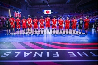 【バレー】２年ぶりのメダル目指す日本男子　激戦の第２Ｓを２８―２６で奪って１－１の五分に持ち込む　スロベニアとの３位決定戦