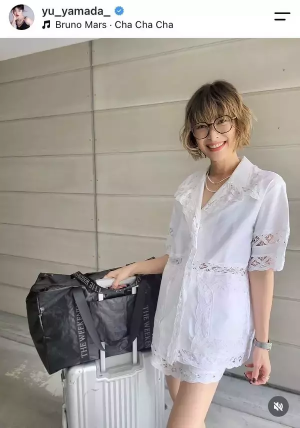 「スタイル抜群すぎて」山田優の旅コーデに反響「羨ましい」「かわわわわわわわ」「めちゃくちゃオシャレ」…夫は小栗旬＆３児の母