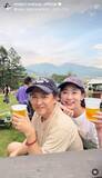 「ＪＲＡ福永祐一調教師　女優に転身した妻・松尾翠とラブラブ密着ショット！「１４年目？ はやっ！」」の画像1