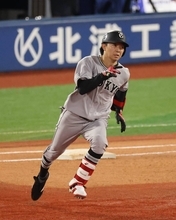 巨人・鈴木大和はぶれずに足ではい上がった…プロ初安打を神宮のブルペンから見つめた高校チームメート