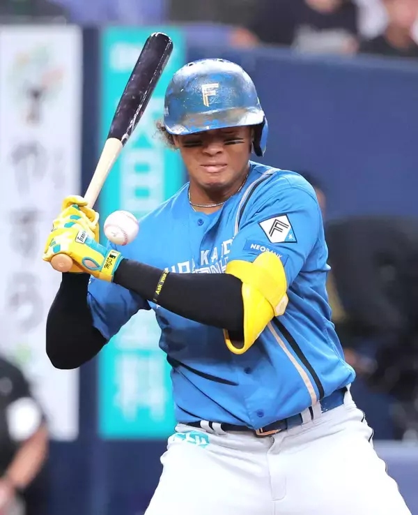 【日本ハム】水谷瞬が左第二中手骨骨折でＣＳ絶望的　２６日オリ戦・エスピノーザから死球　ゲーム復帰まで３〜４週間