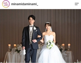 結婚式中にウェディングドレスがズレ落ちた！“丸見え”に会場悲鳴　隠していたタトゥーも…「きれいだな～」渋谷凪咲の熱演に反響