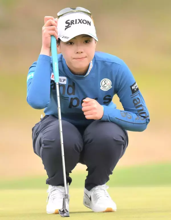 菅楓華、仲村果乃が首位に並んで後半へ　佐久間朱莉、吉沢柚月らが２差５位でプレー中