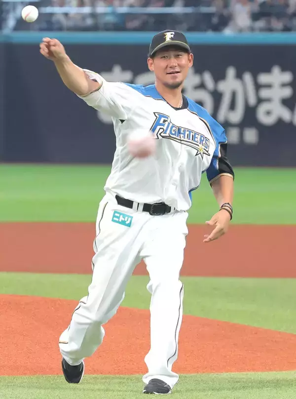 【日本ハム】２０１６年日本一メンバーがエスコン集結　中田翔氏、レアード氏、増井浩俊氏、谷元圭介氏がファーストピッチ