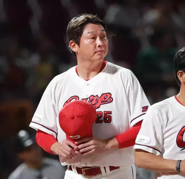 【広島】新井監督「何とかしたかったけど…悔しい」巨人・小笠原慎之介に散発４安打で完封負け　３連投の大瀬良大地は「ナイスピッチング」