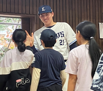 小学校を訪問