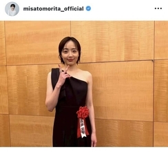 森田望智、ワンショルダーのドレスショットに「本当に美しすぎます」「綺麗」の声