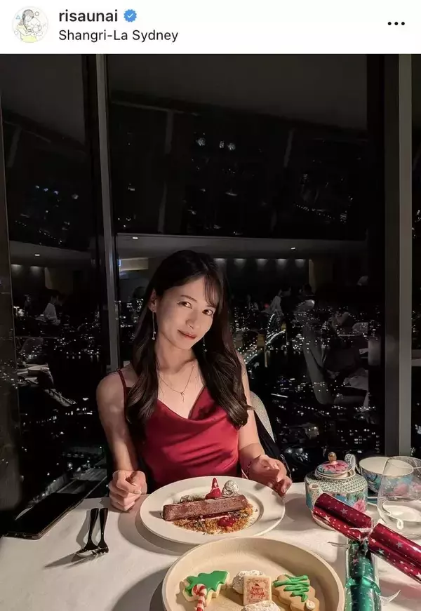 ３月にＴＢＳ退社の宇内梨沙アナ、豪州で結婚記念日＆クリスマス　美デコルテのドレス姿に「めっちゃ似合ってます」