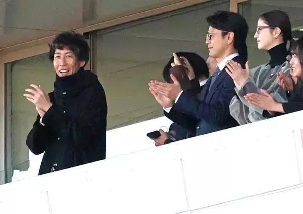 有馬記念を妻夫木聡と松本若菜が生観戦！「ザ・ロイヤルファミリー」原作者・早見和真氏「手痛く負けたときこそ…」