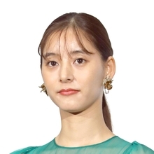 生放送の新木優子　スケすぎ衣装で「歌が入ってこない」全身ショット「隣に並びたくない」「異次元」