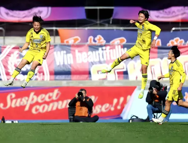 【高校サッカー】鹿島学園が４戦１５発で１７大会ぶりの４強　“茨城旋風”続く…興国は力尽く