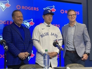 岡本和真がブルージェイズ入団会見　第一声は英語スピーチ「とてもうれしい」「Ｇｏ　Ｂｌｕｅ　Ｊａｙｓ！」