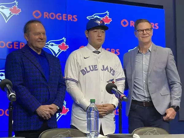 岡本和真がブルージェイズ入団会見　第一声は英語スピーチ「とてもうれしい」「Ｇｏ　Ｂｌｕｅ　Ｊａｙｓ！」