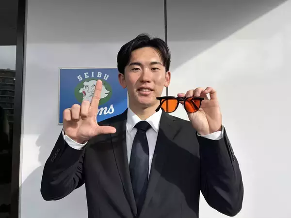 【西武】ドラフト１位・小島大河はど派手なめがねと入寮…「後輩から…」とアピールも忘れず