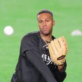 「【セパ公示】（３日）巨人がマルティネス、ヤクルトは中村悠平を登録　阪神が及川雅貴を抹消」の画像1