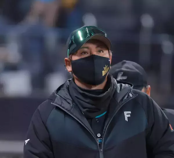 【日本ハム】新庄監督、プロ初打席初安打のドラ３・大塚瑠晏に「おめでとうございます」…３連敗で借金２も「レイエスが打てなかったら諦めがつく」