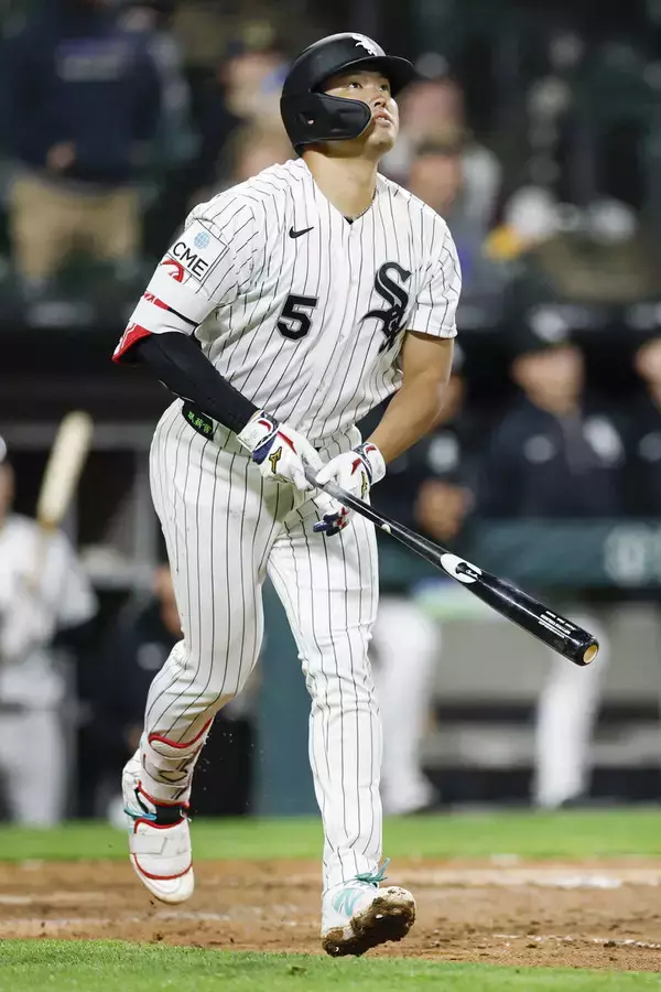 村上宗隆、１２号逆転３ランでメジャー単独トップ　「楽な場面で回してくれた」と１番のベニンテンディに感謝　