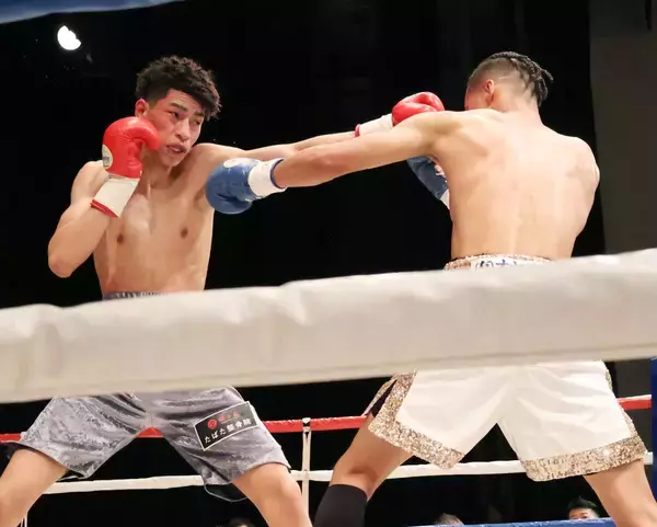 【ボクシング】エスピノサ兄弟は判定決着で明暗　兄・龍は初陣勝利も弟・力は連敗でＡ級昇格ならず　メキシコ人の祖父は日本を拠点に活躍した元世界王者