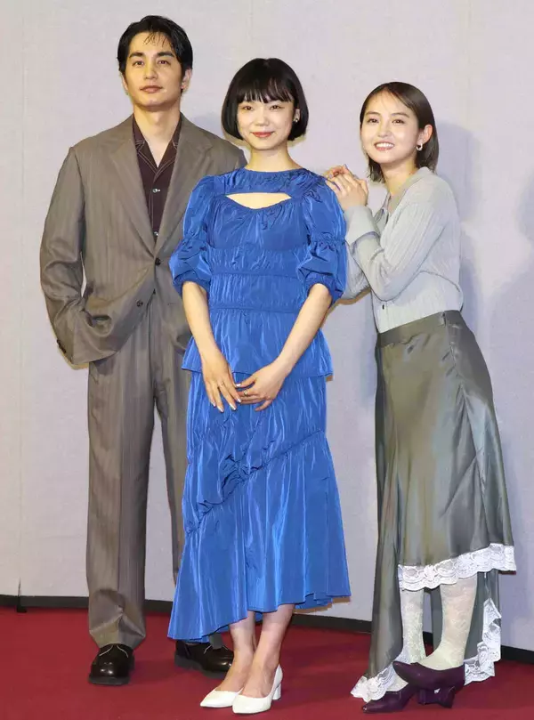 古川琴音、主演ドラマで共演・伊藤万理華と編み物で交流　和久井映見直伝のかぎ針編みに「楽しい」