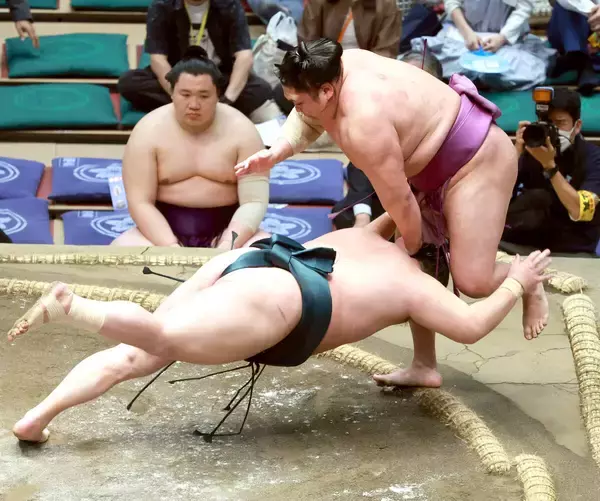 十両・尊富士が７勝目「勝ち越しは目標にしていない」　熱烈Ｇ党は戸郷翔征投手の復活１勝と７連勝を追い風にした