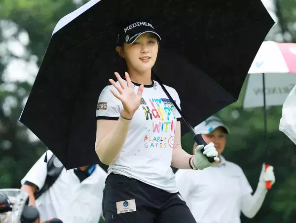 【女子ゴルフ】韓国８勝のキューティフル「私のショットはゴミです」…菅沼菜々との爆笑トークで好発進